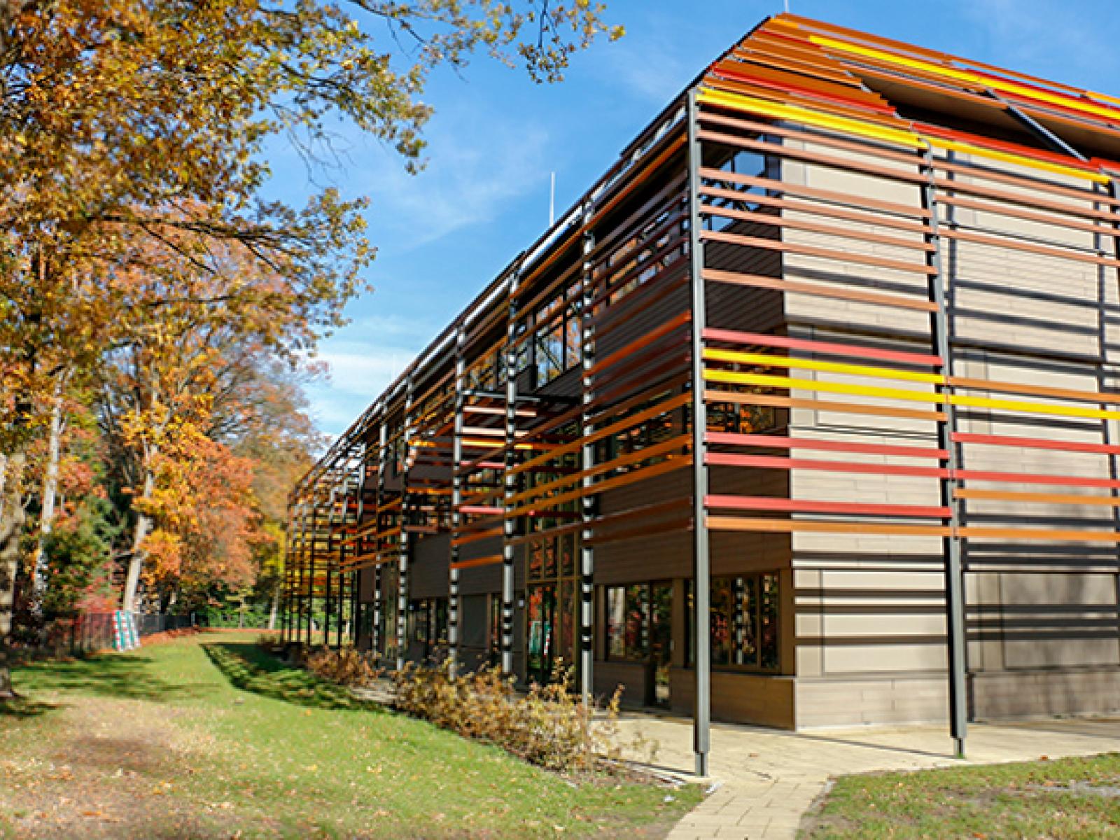 Revius Lyceum verzinken staal Rotocoat poedercoaten lamellen