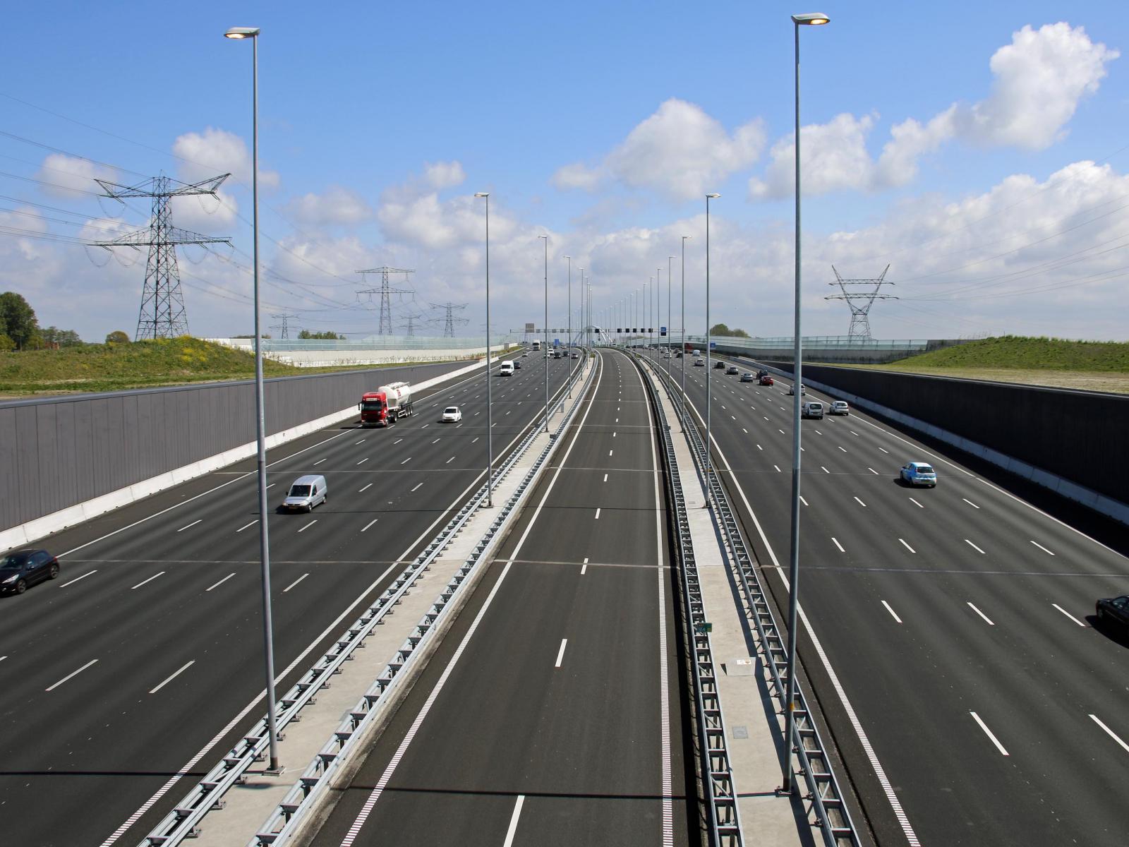 Verzinken poedercoaten Rotocoat Z kappen Aquaduct Muiden