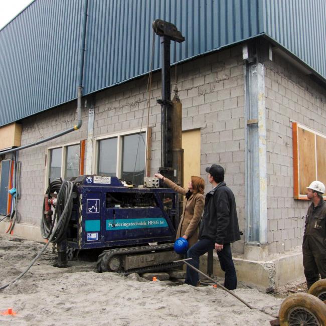 Eerste paal nieuwe poedercoatlijn Heerhugowaard