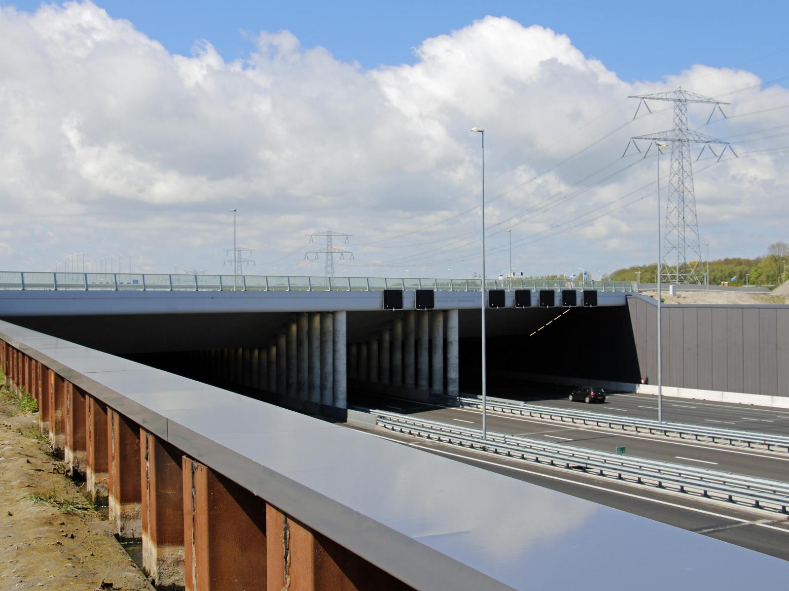 Verzinken poedercoaten Rotocoat Z kappen Aquaduct Muiden