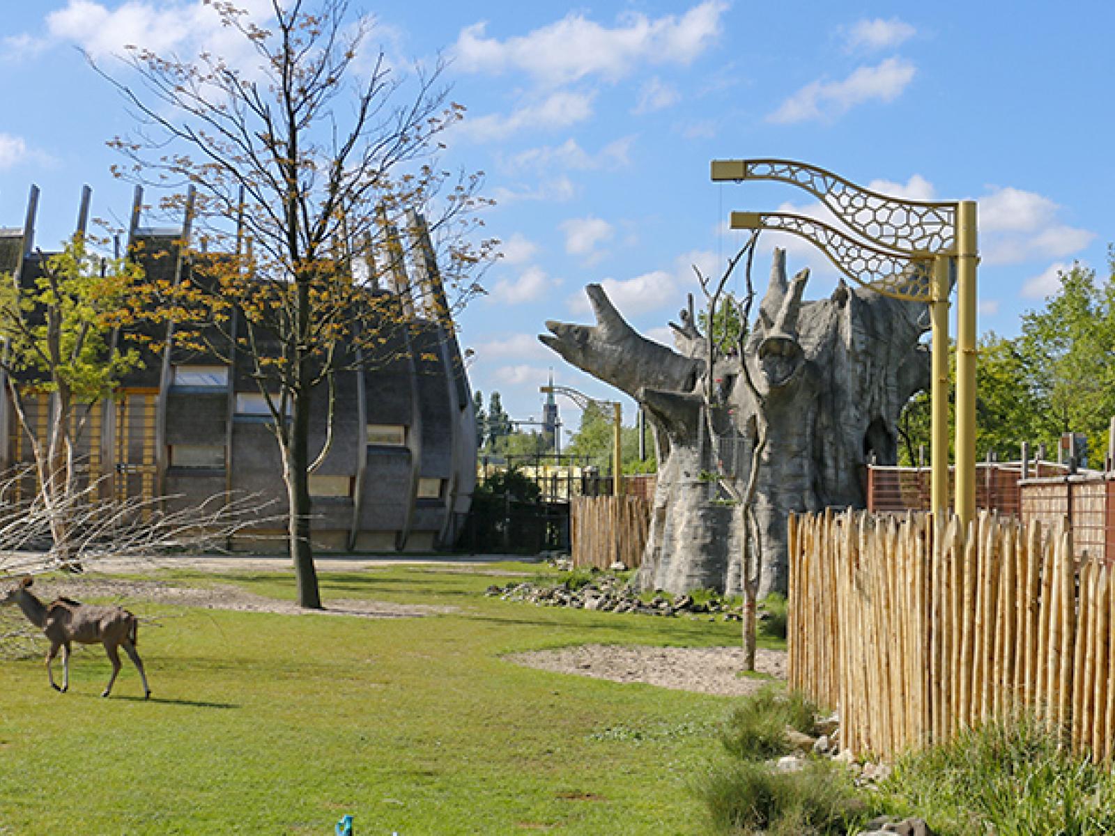 Blijdorp Giraffevoederpaal gepoedercoat door Rotocoat